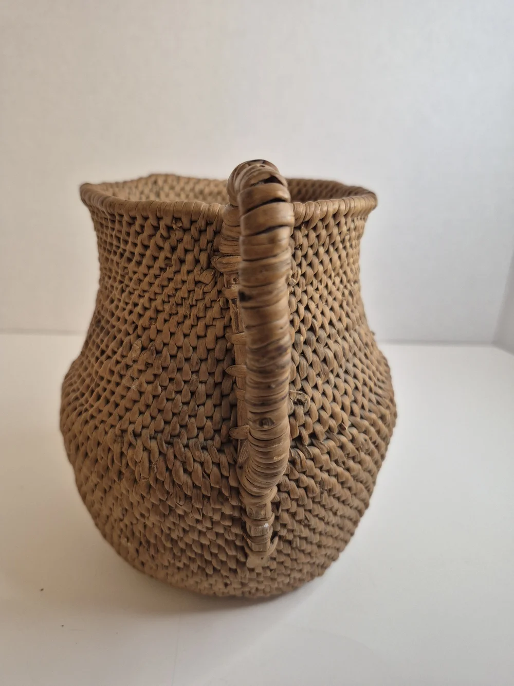Vintage Woven Rattan Pitcher Vase Wicker Finely Woven Basket Jug with Handle - Picture 4 of 9
